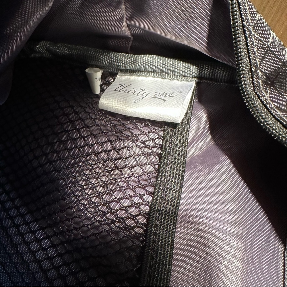 🎉 HP 🎊 Thirty-One Black Small Travel Bag - Picture 8 of 8